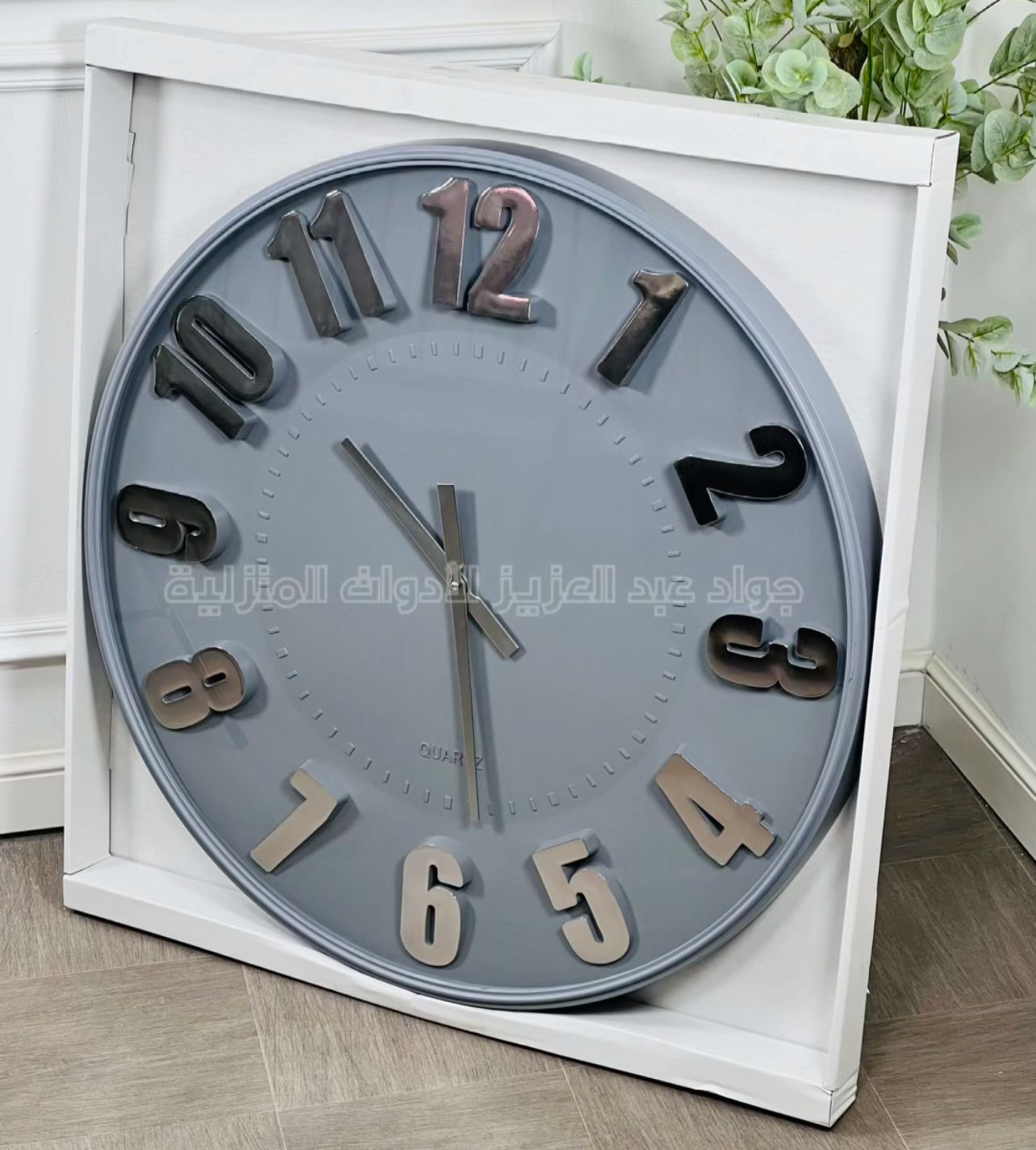 ساعة حائط وجه زجاج