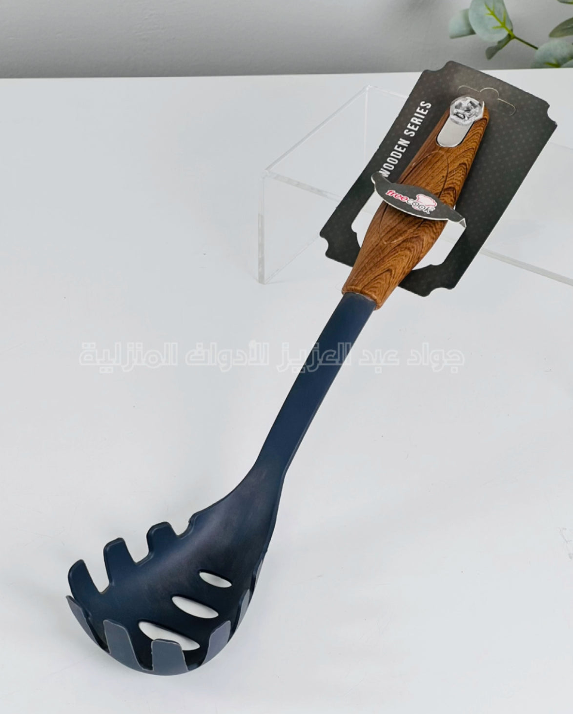 مغرفة بلاستيك